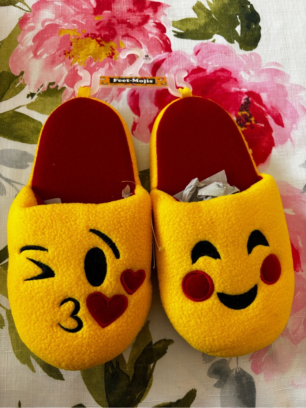 Kids Emoji Slippers multiple sizes - Picture 1 of 3